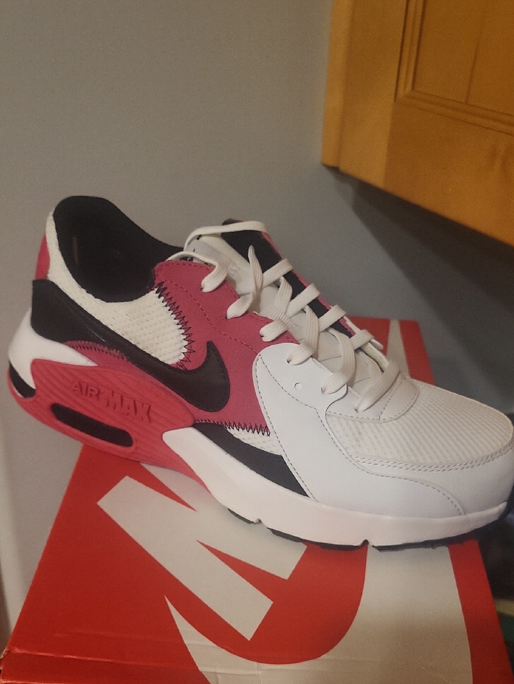 Nike Air Max White Black Rush Pink Women's 9.5 Medium.New Inbox